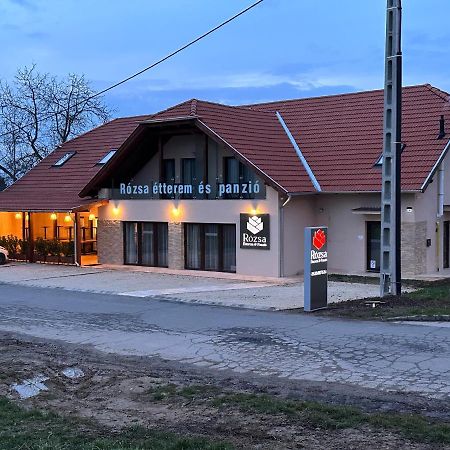 Bed and Breakfast Rozsa Etterem & Panzio Печ Екстер'єр фото